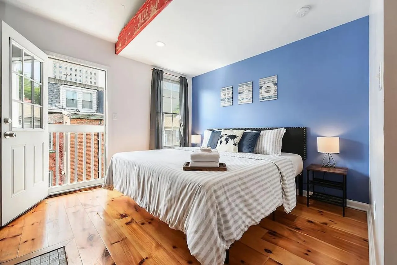 Boat House - Beautiful Custom Space, Two King Beds location