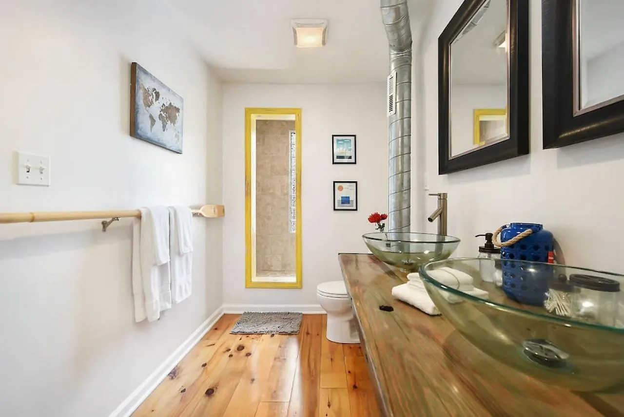 Boat House - Beautiful Custom Space, Two King Beds Pittsburgh 0*,  United States
