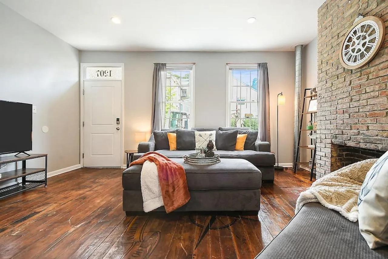 Boat House - Beautiful Custom Space, Two King Beds Pittsburgh