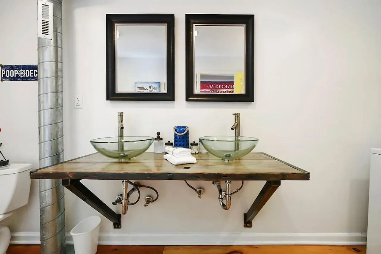 Boat House - Beautiful Custom Space, Two King Beds Pittsburgh Hébergement de vacances