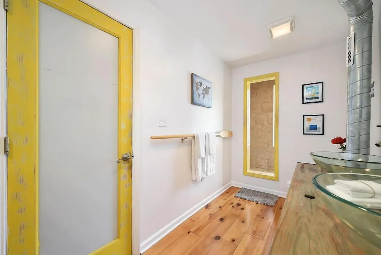 Hébergement de vacances Boat House - Beautiful Custom Space, Two King Beds Pittsburgh